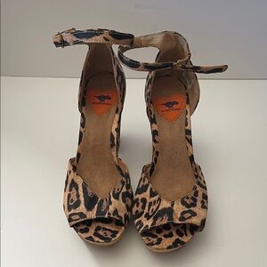 Rocket Dog Tan and Black Leopard Heels